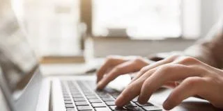 Hur man rensar, tar bort eller inaktiverar Windows 10 Filutforskarens sökhistorik