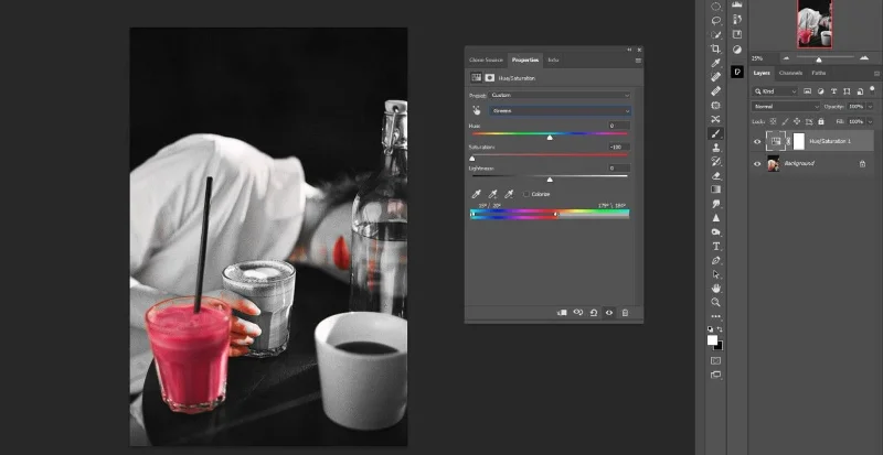 Kako pretvoriti fotografijo v črno-belo, vendar ohraniti eno barvo v Photoshopu
