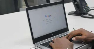Как да изтриете лична информация в Google