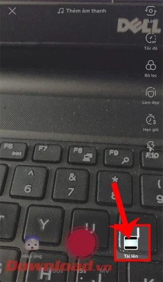 Norādījumi ārkārtīgi karsta melna fona teksta izveidei TikTok