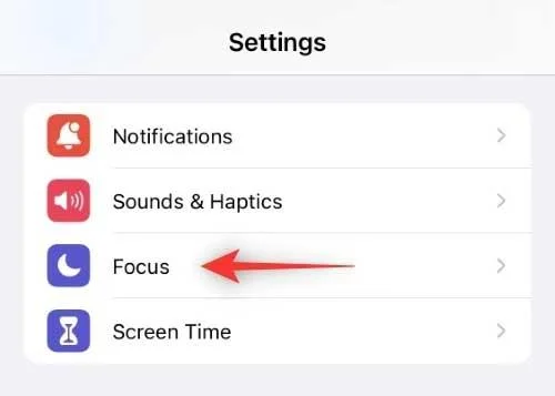 IOS&nbsp;16: kā iPhone tālrunī saistīt bloķēšanas ekrānu ar fokusa režīmu
