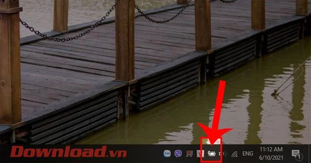 Navodila za poslušanje glasbe pri zlaganju prenosnika v sistemu Windows 10