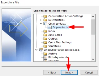 Como combinar e eliminar persoas de contacto duplicadas en Outlook 365?